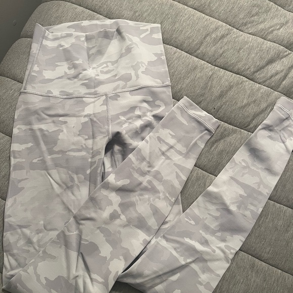 lululemon athletica Pants - Lululemon Wunder Under Leggings